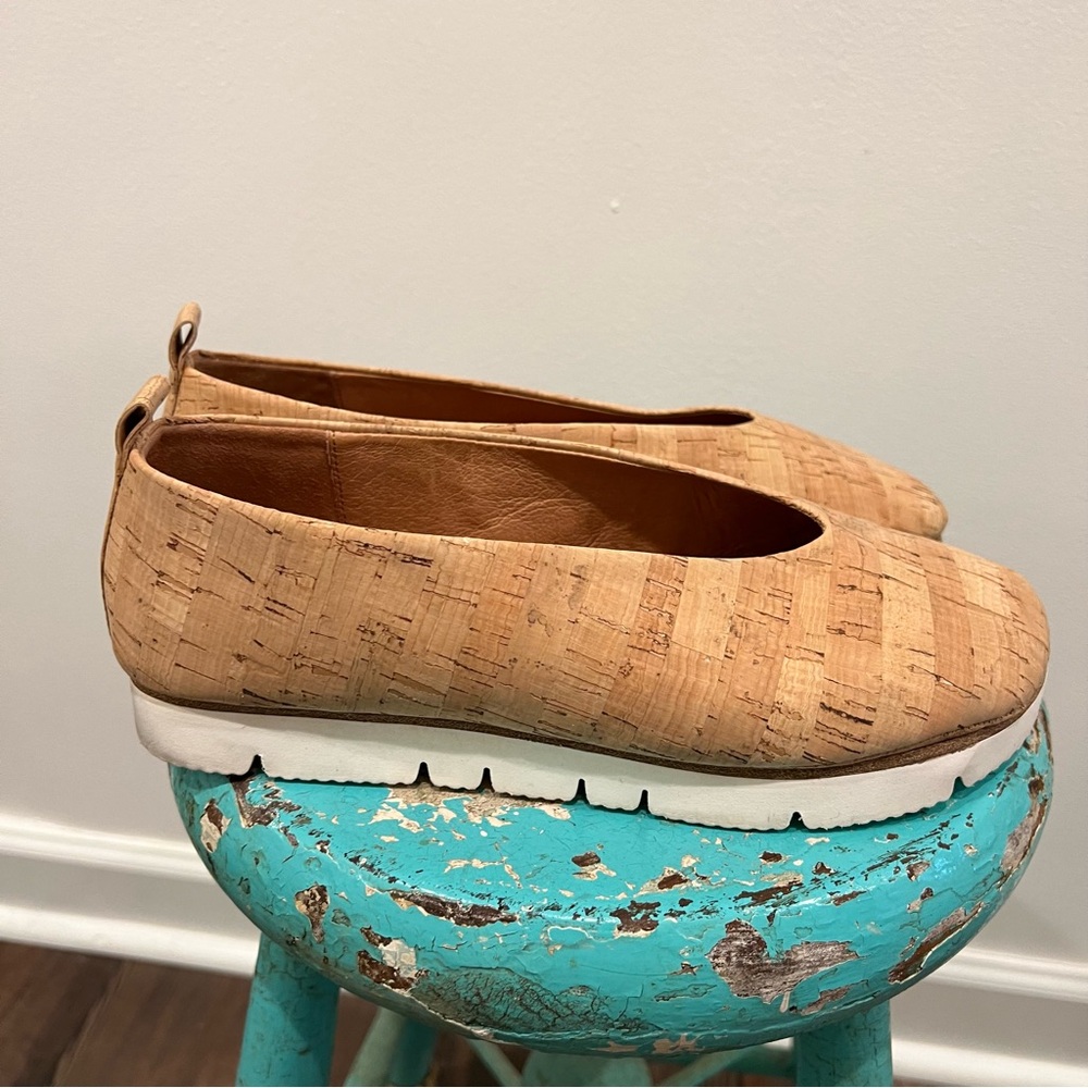 Gentle Souls Tan Flats - Picture 6 of 12